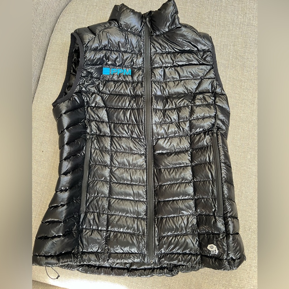 Mountain hardwear black down puffy vest